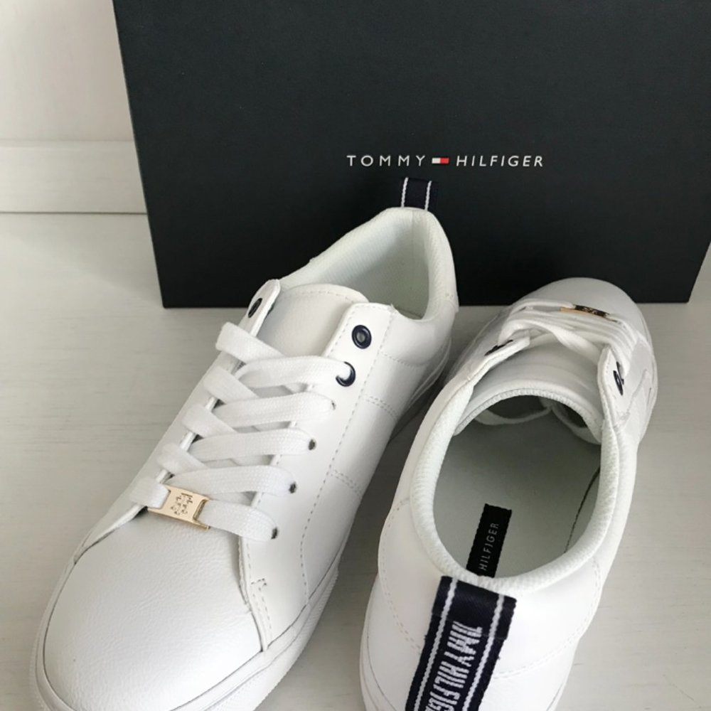 Tommy hilfiger lamzey sneakers NEW